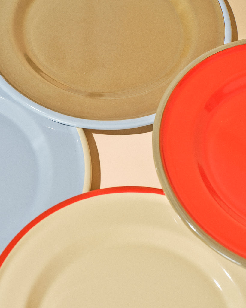 ENAMELWARE PLATE SET