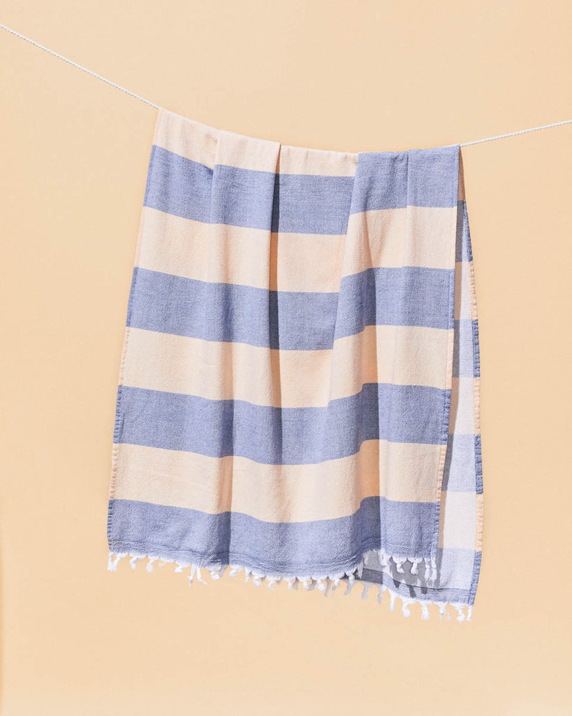 FEATHER WEIGHT TOWEL